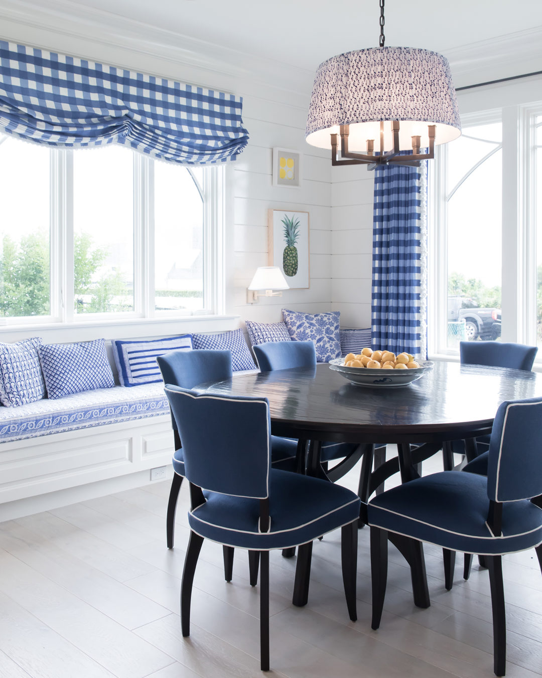 15 Inspirational Ideas for Decorating with Blue and White