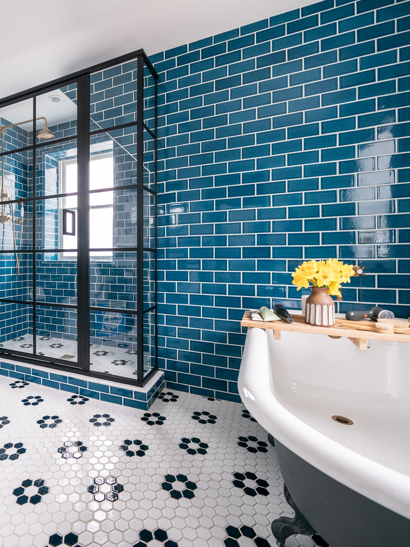 Heritage English Inspired Blue, White and Brass Bathroom Amazing ...